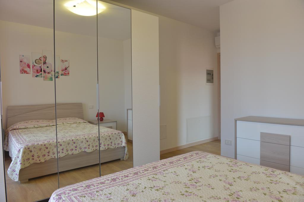 Villa Artemia Manerba del Garda Pokój zdjęcie
